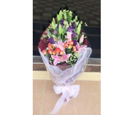F31 RED LILIES WITH MIXED FLOWER BOUQUET